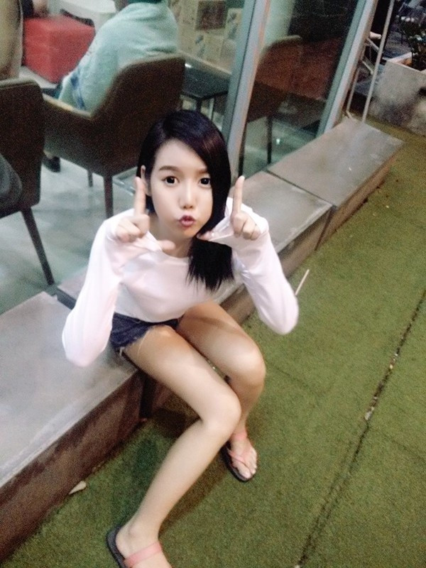Mareeya Prajum sở hữu gương mặt xinh đẹp vừa gợi cảm vừa ngây thơ, thân hình quyến rũ đặc biệt là vòng 1 nảy nở.