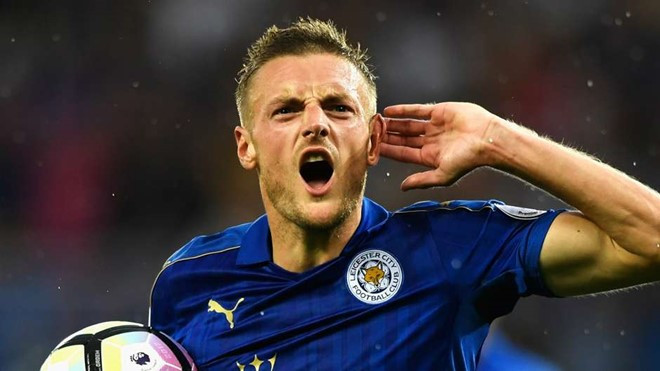 Người tỏa sáng trong chiến thắng đầu tay của ĐKVĐ Leicester City không ai khác chính là Jamie Vardy với một cú dứt điểm quyết đoán nâng tổng số bàn thắng của anh trong 7 trận gần nhất tại Premier League lên con số 6. Ảnh: Goal.com.en.