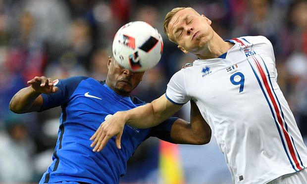 45 phút đầu tiên của trận tứ kết Euro 2016 kết thúc với tỷ số 4-0 nghiêng về phía chủ nhà Pháp bằng những pha lập công của Giroud, Pogba và Payet. Đây là một kết quả phản ánh đúng thực chất trên sân khi các cầu thủ Pháp là những người nắm thế chủ động hoàn toàn.