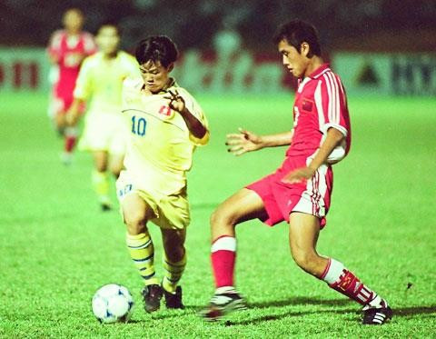 Sau khi thành công cùng U16 Việt Nam tại giải U16 châu Á, tiền vệ Như Thuần được HLV trưởng ĐT Việt Nam là Dido gọi thẳng lên U23 Việt Nam khi mới 17 tuổi để dự SEA Games 21. Ảnh: Thethaongaynay.
