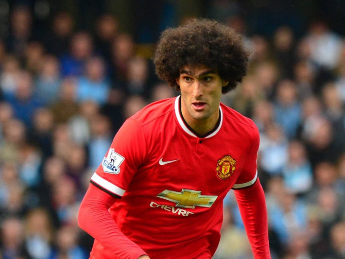 Mùa giải này, Fellaini thường xuyên được Van Gaal bố trí chơi như một tiền đạo vì muốn tận dụng khả năng không chiến của cầu thủ này. Tuy nhiên, tính toán của Van Gaal đã đổ sông đổ bể khi Fellaini thể hiện nhạt nhòa và cho thấy, anh hoàn toàn không thích hợp chơi ở vị trí cao nhất trên hàng công.