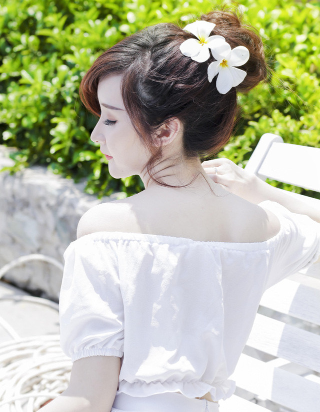 Chính nước da trắng của cô nàng đã trở thành chủ đề hot khiến cư dân mạng vừa qua xôn xao bàn tán.