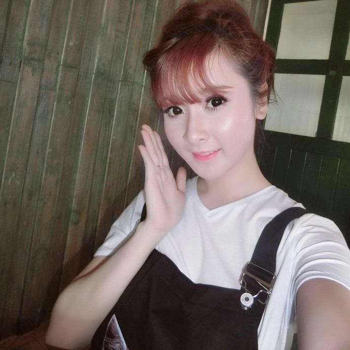 Nhưng một số khác lại đưa ra ý kiến hoàn toàn ngược lại khi tin vào làn da trắng của Huyền Trang là tự nhiên.