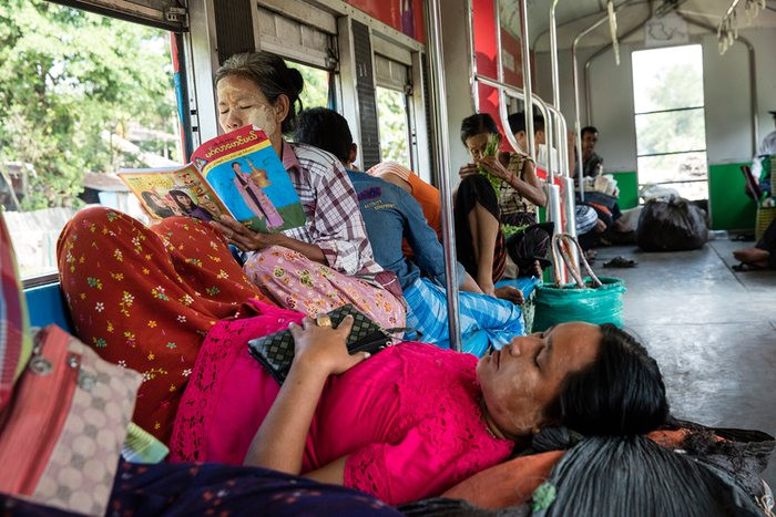 Tàu dừng ở 39 ga khác nhau trong hành trình quanh thành phố Yangon.