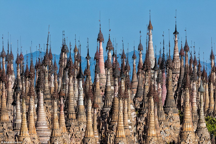 Myanmar có tổng cộng hơn 2.000 ngôi chùa khác nhau. Trong khi nhiều ngôi chùa được dát vàng lộng lẫy, thì một số công trình bị bỏ hoang phế.