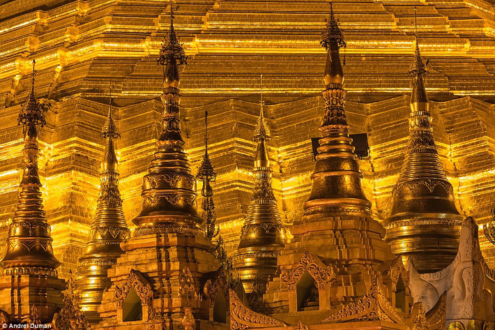 Những ngôi chùa dát vàng lộng lẫy là đặc trưng của Myanmar.