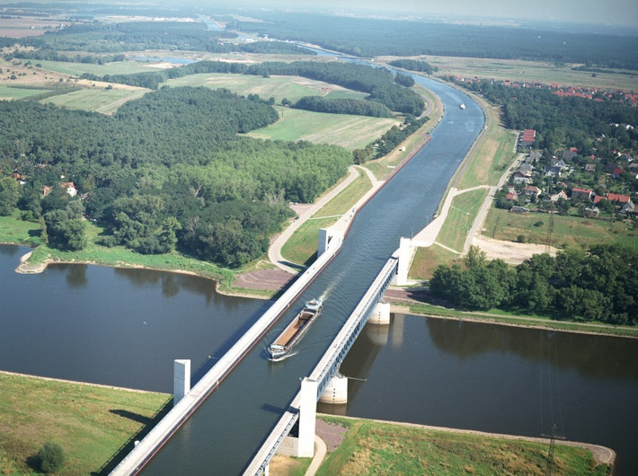 Cầu dẫn nước Magdeburg ở Đức.