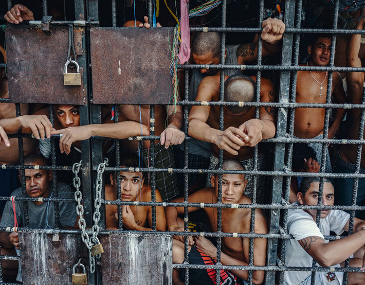 Các thành viên của băng nhóm Mara Salvatrucha (MS-13) bị giam tại một trong ba nhà tù khét tiếng nhất thế giới và được canh gác nghiêm ngặt nhất El Salvador.