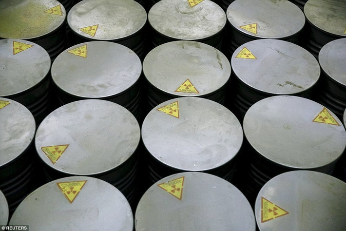 Những thùng chứa tại khu xử lý rác thải phóng xạ của nhà máy điện hạt nhân Chernobyl.