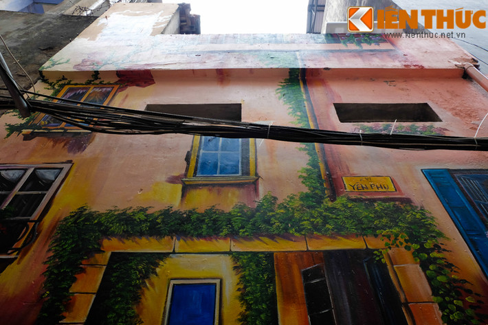 Con ngõ nhỏ Hà Nội trở nên long lanh hơn rất nhiều. Theo chia sẻ của nhóm thiết kế bức tranh tường thì chi phí cho bức vẽ vào khoảng 17 triệu đồng.