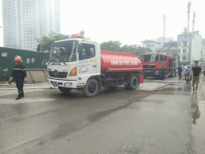 Khi xảy ra vụ hỏa hoạn, người dân nhanh chóng báo cho các cơ quan chức năng.