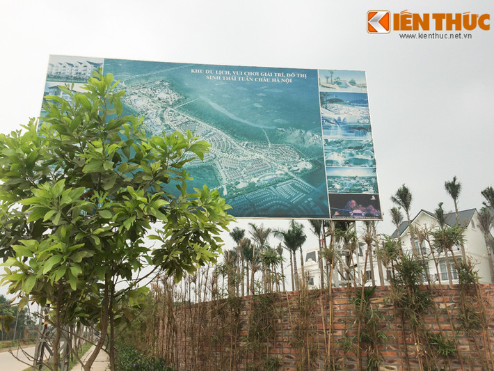 Tấm pano phối cảnh hoành tráng của cả khu thăm quan, đô thị Tuần Châu Hà Nội, nhưng thực tế mới chỉ vài hạng mục nhỏ được hoàn thành.