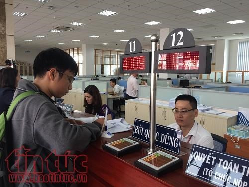 Một thông tin nóng dư luận thời gian gần đây đó là từ ngày 1/7, mức lương cơ sở dành cho cán bộ, công chức, viên chức hưởng lương từ ngân sách Nhà nước được điều chỉnh lên mức 1,3 triệu đồng/tháng. Ảnh: Báo Tin tức.