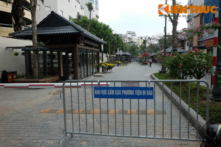 Tuyến phố đi bộ nên các phương tiện khác không được đi vào.