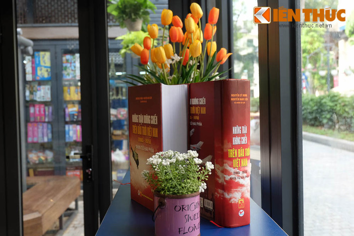 Đa dạng các loại sách về lịch sử, toán học, thiếu nhi...