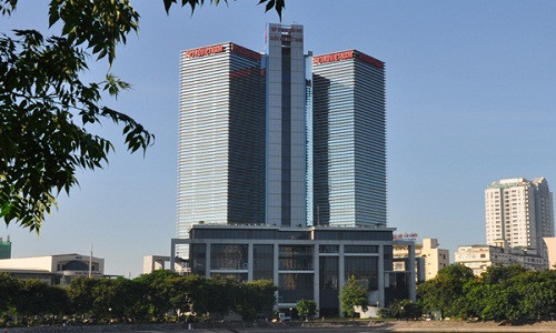Tập đoàn Dầu khí Việt Nam (tên giao dịch tiếng Anh PetroVietnam) (PVN) có trụ sở đặt tại 18 phố Láng Hạ, quận Ba Đình, Hà Nội.