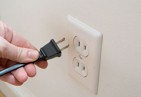 Rút phích nguồn điện kết nối với các thiết bị điện gia dụng (không cần thiết sử dụng). Đặc biệt là nguồn điện kết nối với tivi để đảm bảo không xảy ra cháy chập khi có sét đánh.