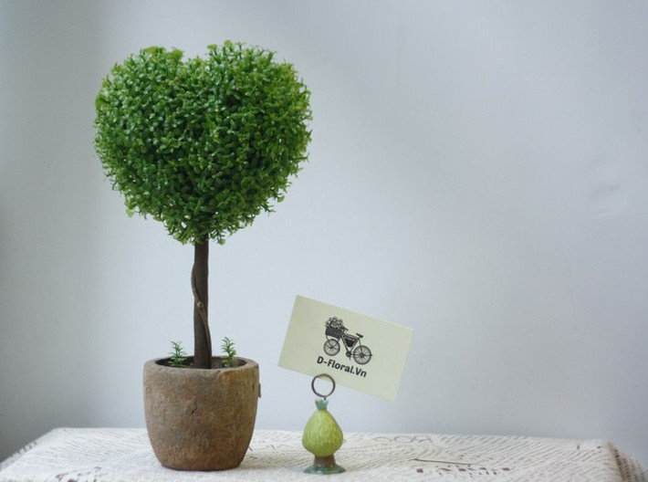 Những chậu cỏ mini để bàn có thể là quà tặng hoặc trang trí lạ mắt.