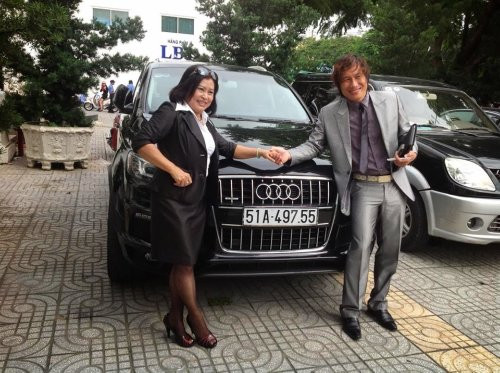 Đại gia Tuyên Quang này đã bổ sung thêm bộ sưu tập siêu xe của mình chiếc Audi Q7, bộ sưu tập siêu xe 11 đồng loại khác nhau, giá trị dàn xe lên đến hơn 80 tỷ đồng.