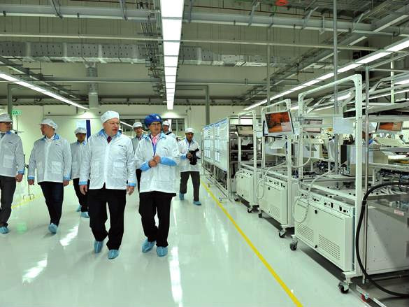 Chưa dừng lại ở những kế hoạch trên, Microsoft dù đã có 15.000 lao động vẫn liên tiếp đầu tư nhân sự. Mới đây, Công ty đã công bố đầu tư 3 triệu USD trong vòng 3 năm cho việc phát triển nhân viên và hỗ trợ các nhà lãnh đạo trẻ Việt Nam.