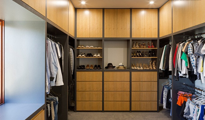 Tủ quần áo kết hợp tủ giày. Nguồn ảnh: Houzz.