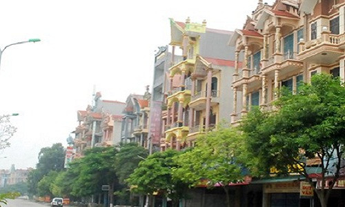 Bước chân vào thôn Hoàng Xá, xã Cẩm Điền, huyện Cẩm Giàng, tỉnh Hải Dương, khách phương xa như lạc vào chốn thành đô với rất nhiều tòa biệt thự sang trọng. Ảnh: Lao động.