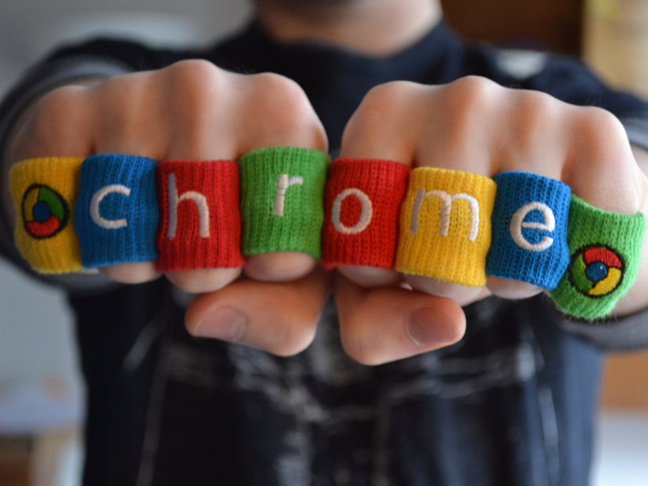 Google công bố trình duyệt Chrome vào ngày 1/9/2008. Sundar Pichai, khi ấy là Phó Chủ tịch phụ trách quản lý sản phẩm, cho biết họ đã thiết kế một trình duyệt đại chúng và đơn giản. “Gống như trang chủ Google cổ điển, Google Chrome sạch sẽ và nhanh nhạy”.