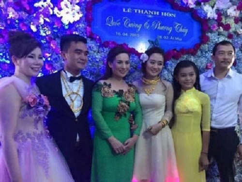 Ngoài ra, cô dâu chú rẻ còn bạo tay chi tiền để mời các ca sĩ nổi tiếng góp mặt như Phi Nhung, Lương Gia Huy, Vũ Quốc Nhật. Ảnh: Đời Sống & Pháp Luật.