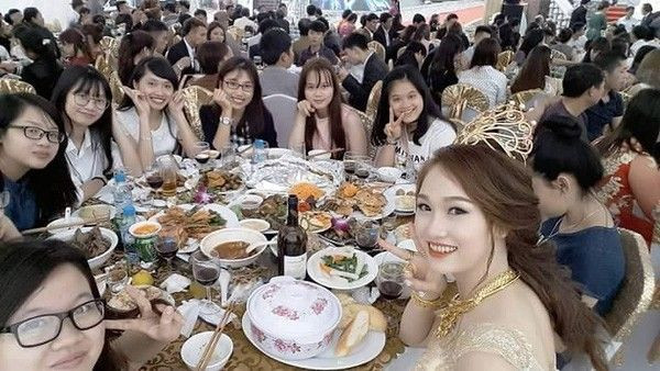 Đám cưới khủng tại Hải Hậu - Nam Định của cô dâu Minh Nguyệt và chú rể Nguyễn Khoa khiến dân mạng phải "dậy sóng". Ảnh: Saostar.