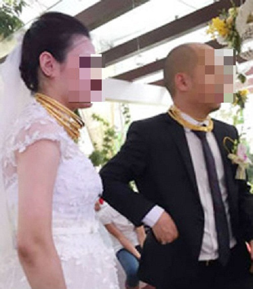 Một đám cưới "vàng" khác tại Nam Định cũng khiến xôn xôn dư luận. Đám cưới này được tổ chức tại một trong những khách sạn lớn nhất nhì TP. Nam Định với sự góp mặt của các ca sĩ, danh hài nổi tiếng. Ảnh: Khám phá.
