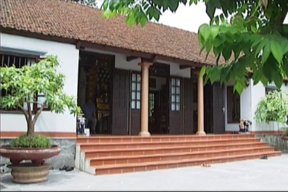 Không gian xanh thoáng mát, hài hòa của căn nhà ngói 5 gian gợi nét đẹp văn hóa truyền thống ở nông thôn bắc bộ. Ảnh: VTC14.