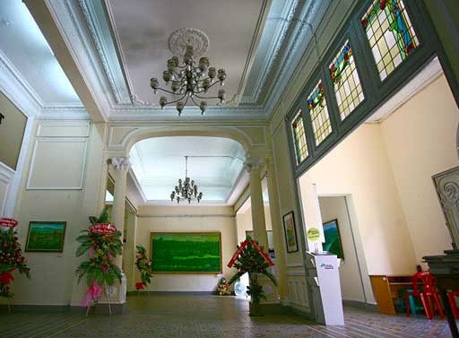 Nội thất sảnh mang đậm phong cách cổ điển phương Tây. Ảnh: Vov.