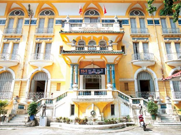Tọa lạc tại số 97 đường Phó Đức Chính quận 1, TP HCM, biệt thự của chú Hỏa - “trùm” bất động sản Nam Kỳ là nơi đầu tiên sử dụng thang máy ở Sài Gòn. Ảnh: Kul News.