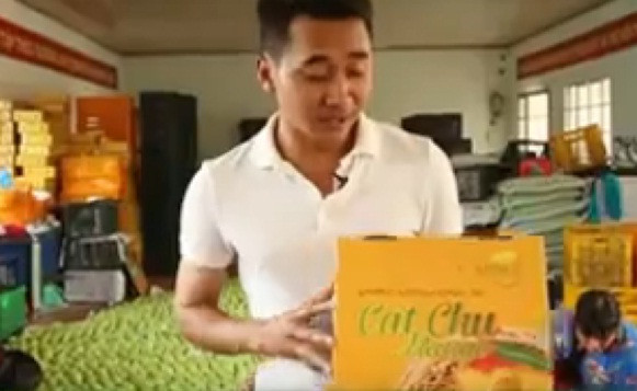 Khi xoài chín sẽ được đóng túi cẩn thận và xuất đi thị trường trong nước cũng như nước ngoài. Ảnh: Youtube.