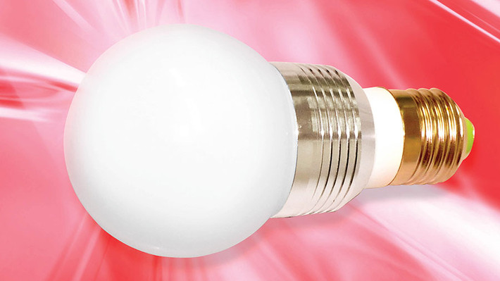 Cho rằng bóng điện không nguy hiểm nên một số gia đinh lắp đèn chiếu sáng sát trần mà không biết rằng việc làm này có thể dẫn đến cháy nổ. Ảnh: Dienquang.