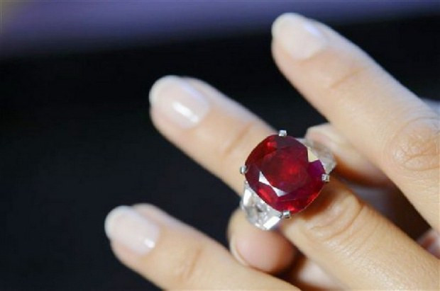 Ruby được tôn là ông hoàng của đá quý. Có độ cứng chỉ sau kim cương nên Ruby thường được bán đấu giá cao hơn kim cương có cùng kích thước. Ảnh minh họa: Internet.