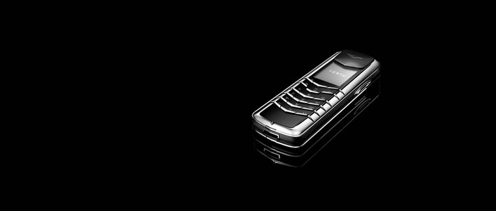 Sản phẩm đầu tiên được Vertu giới thiệu vào ngày 21/1/2002 tại Paris với 900 khách mời, diễn viên nổi tiếng người Mỹ. Rất nhiều chiến dịch quảng cáo được thực hiện để đưa Vertu đến gần hơn với những khách hàng. Ảnh: Vertu.
