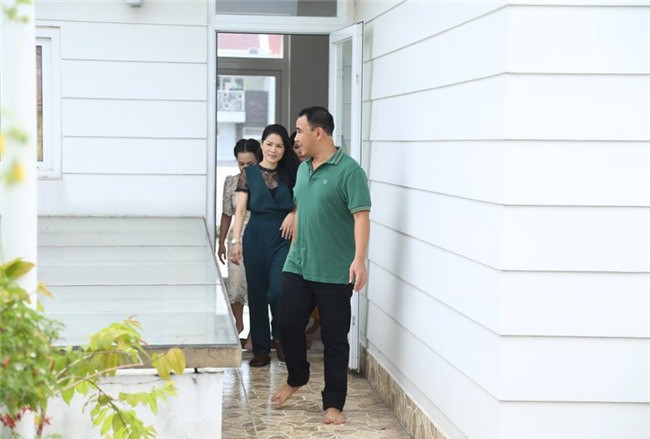 Quyền Linh từng chia sẻ, cứ rảnh không phải đi quay ở đâu thì nhà là chốn đi về mà anh mong đợi nhất.