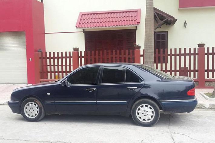 Dòng sedan hạng sang Mercedesz E320 mở ra tương lai rất thành công của hãng xe Mercedes-Benz, E-Class ra mắt vào năm đó thuộc thế hệ W210, một trong những thế hệ E-Class thành công nhất trên thị trường. Bên cạnh đó, thế hệ này còn được đánh giá là xe tinh tế, cổ điển nhưng vẫn hiện đại tại thời điểm bấy giờ.
