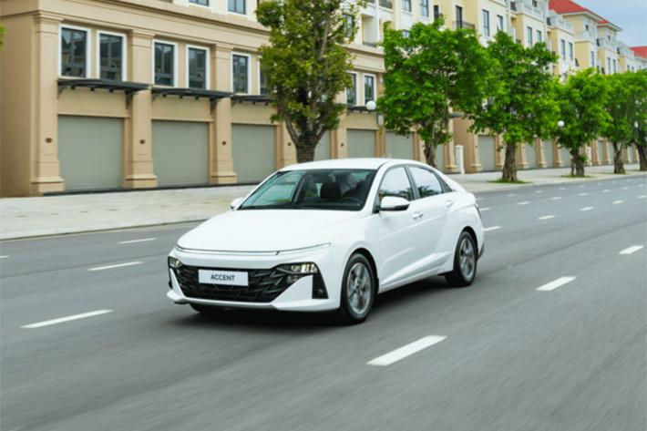 Hyundai Accent: 924 xe Hyundai Accent đứng ở vị trí thứ 4 với doanh số 924 xe bán ra trong tháng 5/2024, tăng 9% so với tháng trước (848 chiếc). Cộng dồn 5 tháng đầu năm 2024, có 4.020 xe Hyundai Accent được bán ra thị trường. Mới đây, Hyundai Accent 2024 vừa được TC Motor ra mắt tại thị trường Việt Nam với 4 phiên bản, cùng mức giá dao động từ 439 - 569 triệu đồng.