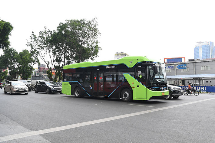 Theo đại diện VinBus, các tuyến xe điện VinBus này chỉ chạy thử nên chưa đón khách mà mục đích là làm quen và thử các điều kiện trên tuyến để chuẩn bị đi vào vận hành chính thức, kết nối với mạng lưới vận tải hành khách công cộng của thành phố khi được sự cho phép từ cơ quan chức năng.
