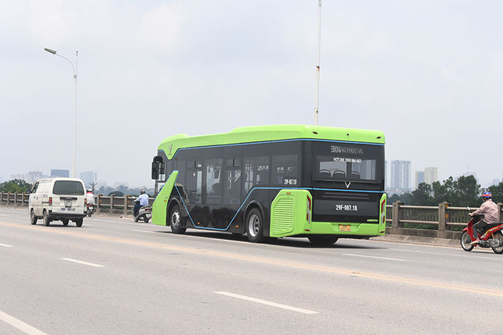 Xe có thiết kế thân thiện với màu xanh lá làm chủ đạo, khẳng định định hướng đầu tư và phát triển hệ sinh thái các phương tiện giao thông thông minh, sử dụng năng lượng xanh, thân thiện với môi trường và bảo vệ sức khỏe cộng đồng của VinFast.