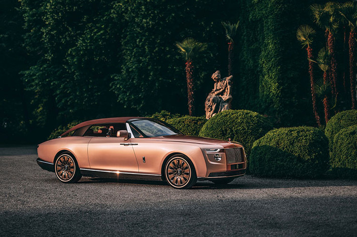 Giá trị của một chiếc xe siêu sang Rolls-Royce Coachbuild sẽ được chia nhỏ ra để thanh toán trong quá trình chế tạo xe. Người mua sẽ đặt cọc một khoản để khởi động quá trình phát triển, sau đó chi trả theo từng đợt hoàn thiện của sản phẩm.