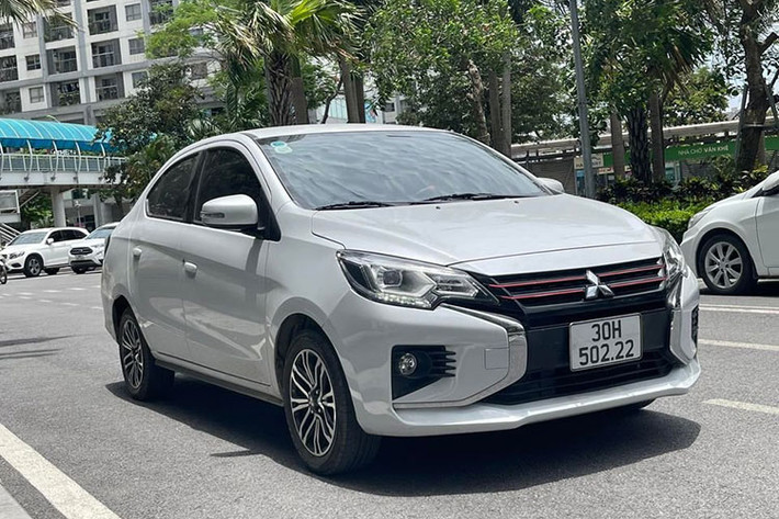 Khi mà nhiều mẫu xe cũ thi nhau chào bán với giá cao hơn mức mua mới thì người tiêu dùng vẫn có thể tiếp cận những món hàng chất lượng, giá cả phải chăng. Điển hình như chiếc Mitsubishi Attrage 2022 siêu lướt trong bài viết này.