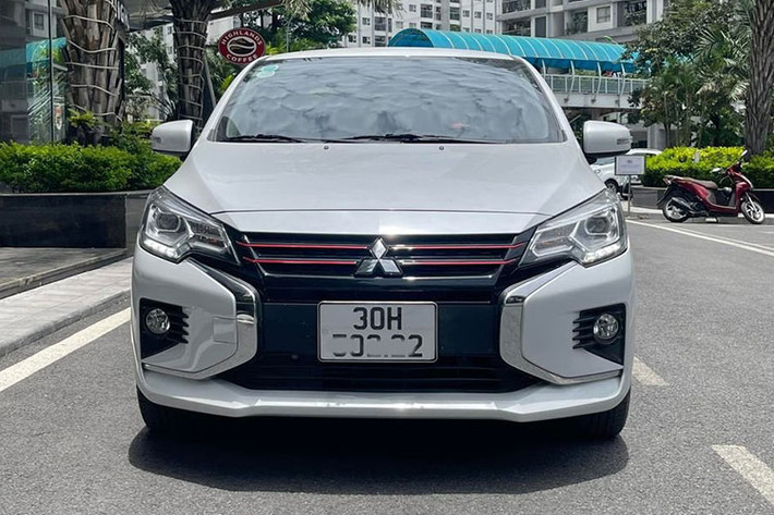 Với chiều dài cơ sở lên đến 2.002mm dẫn đầu phân khúc giúp Mitsubishi Attrage có không gian nội thất rộng rãi, đi kèm, hoang hành lý có dung tích lên đến 450 lít. Mẫu xe này còn gây ấn tượng với khối động cơ 1.2L tiết kiệm nhiên liệu (với mức tiêu thụ trung bình 5,36 lít/100 km).