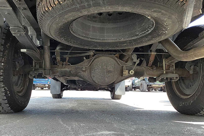Được biết, một tuần, trên trang Carmax có hơn 12.000 giao dịch mua bán ôtô trực tuyến. Trang này bán đủ mọi loại xe, từ ôtô "cổ lỗ sĩ" như Mercury Grand Marquis cho đến "siêu bò" Lamborghini Huracan đời 2021. Tuy nhiên, có lẽ hiếm chiếc xe nào được tranh giành như chiếc Toyota Tacoma XtraCab đời 1998 trong bài viết này.