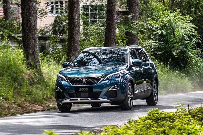 Đồng thời, các tư vấn bán hàng còn cho hay, trong thời gian tới khách hàng có thể đặt mua Peugeot 3008 và 5008 với các option tùy chọn theo ý mình, giống với loạt ôtô VinFast hồi mới ra mắt trước đây. Theo đó, thời gian chờ nhận xe sẽ vào khoảng 1 tháng.