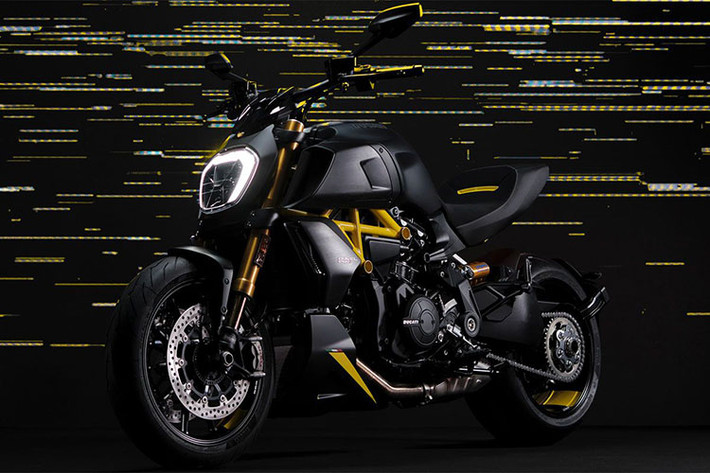 Mới đây, hãng xe nổi tiếng thế giới đến từ nước Ý Ducati vừa chính thức giới thiệu đến các biker phiên bản giới hạn của dòng xe cơ bắp Ducati Diavel 1260 S 2021 mới.