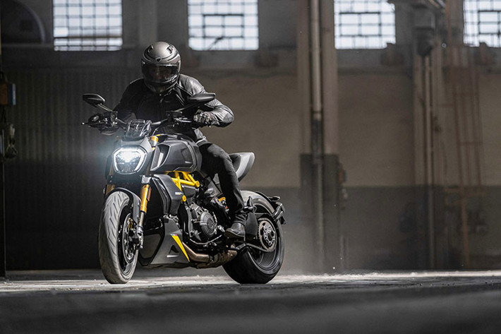 Ducati Diavel 1260 S sở hữu 3 chế độ lái, bao gồm Sport (thể thao), Touring (đi đường trường) và Urban (thành phố). Bên cạnh đó, mẫu xe cruiser cỡ lớn của Ducati cũng nhận được một loạt các công nghệ như kiểm soát lực kéo, tùy chỉnh sức mạnh động cơ, tùy chỉnh góc bốc đầu.