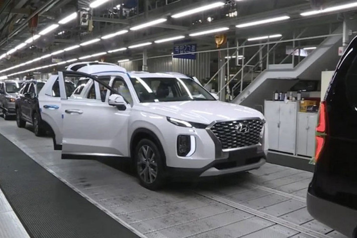 Kể từ khi ra mắt, mẫu xe SUV Hyundai Palisade đã được người tiêu dùng Mỹ đón nhận nhiệt tình. Trên thực tế, trong tháng 8/2021 vừa qua, Palisade chính là mẫu xe bán chạy thứ 4 của thương hiệu Hyundai ở thị trường Mỹ. Tính từ đầu năm nay đến, hãng Hyundai đã bán được tổng cộng hơn 56.700 chiếc Palisade cho khách hàng Mỹ.